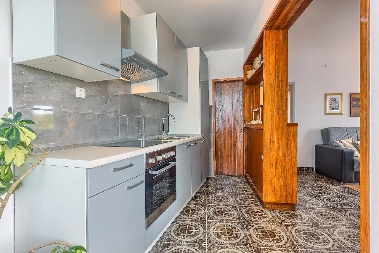 Regent Apartment In Kastela Croatia